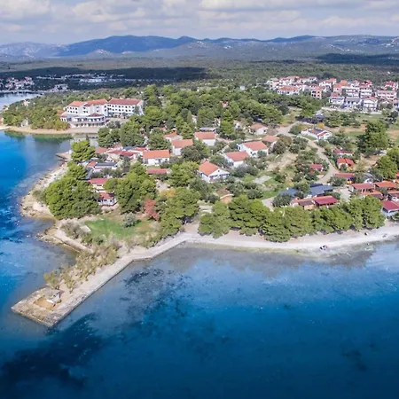 Апартаменты With Parking Space Pirovac, Sibenik - 25316 Пировац