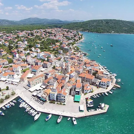 アパート With Parking Space Pirovac, Sibenik - 25316