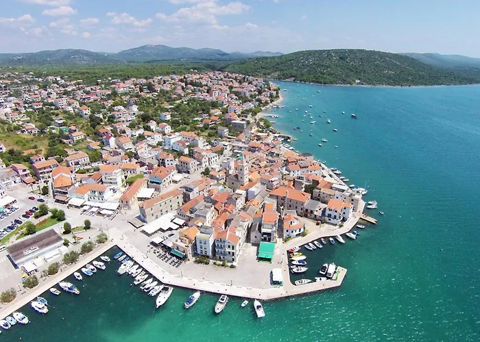 Апартаменты With Parking Space Pirovac, Sibenik - 25316